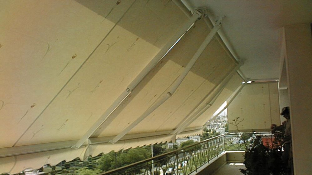 FOLDING-ARM AWNING