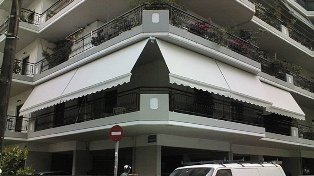 FOLDING-ARM AWNING