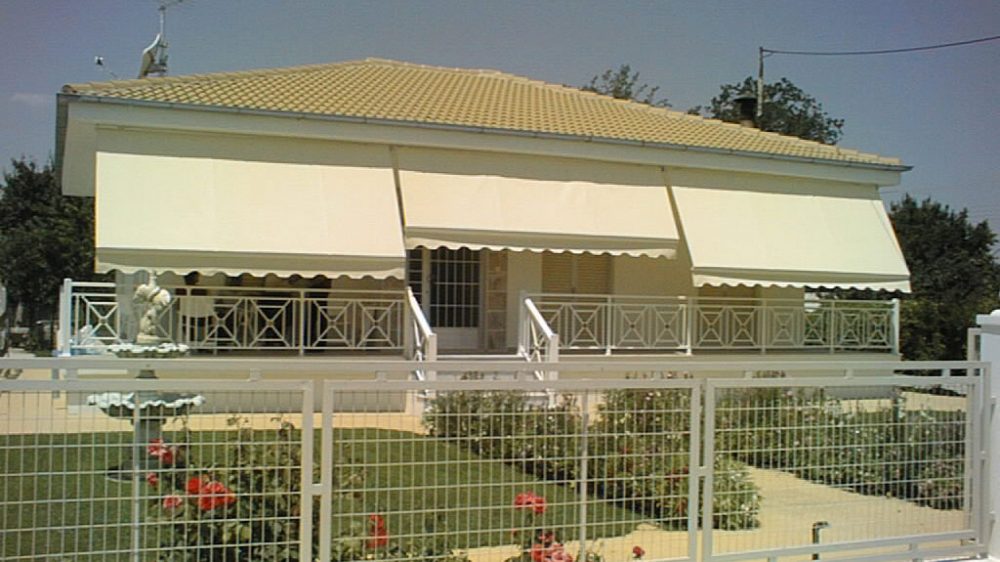 FOLDING-ARM AWNING