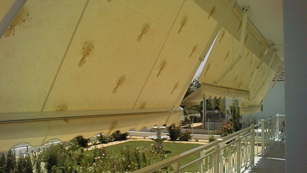 FOLDING-ARM AWNING