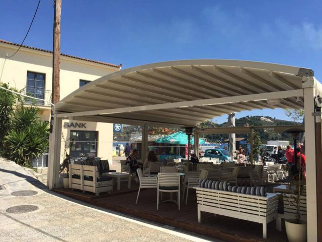 BOGENFÖRMIGE PERGOLA, SKIATHOS