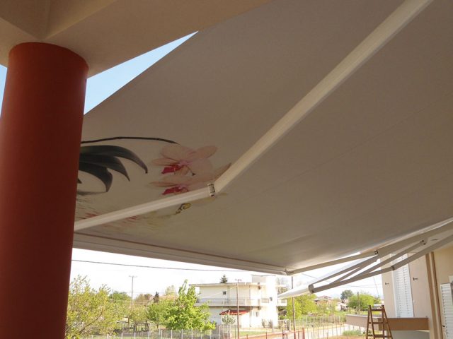 FOLDING-ARM AWNING