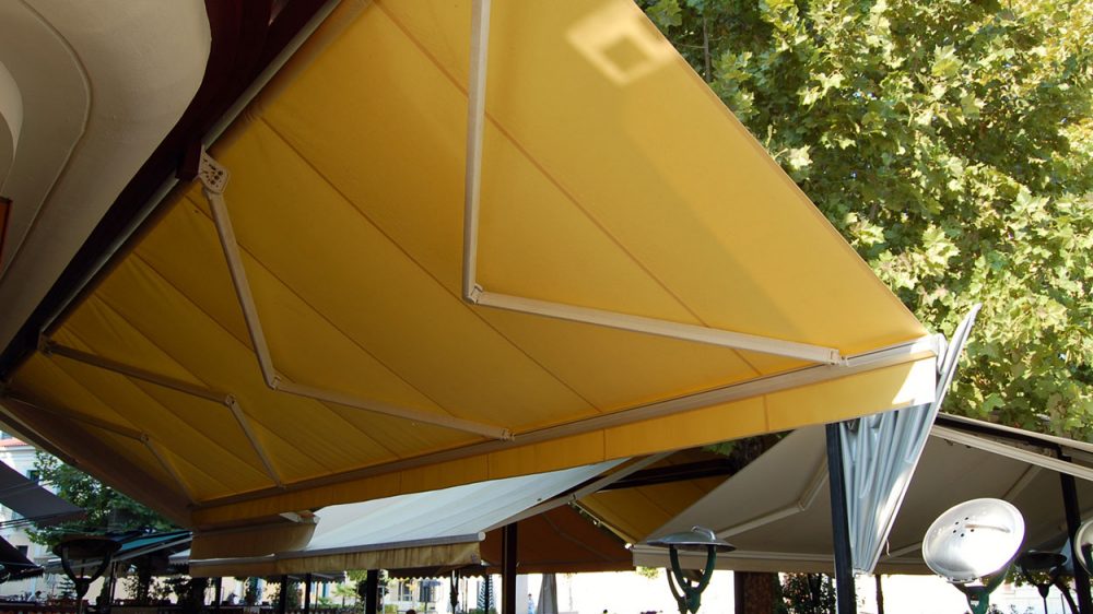 FOLDING-ARM AWNING